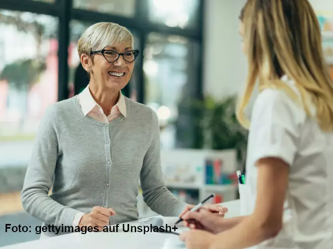 Den Empfang sicher im Griff: Professionelle Kommunikation am Tresen